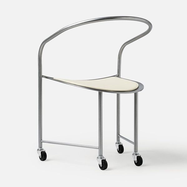 キャスター付きのTRAIN CHAIR GC1-04 の側面